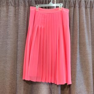 Ann Taylor salmon colored pleated knee-length chiffon skirt